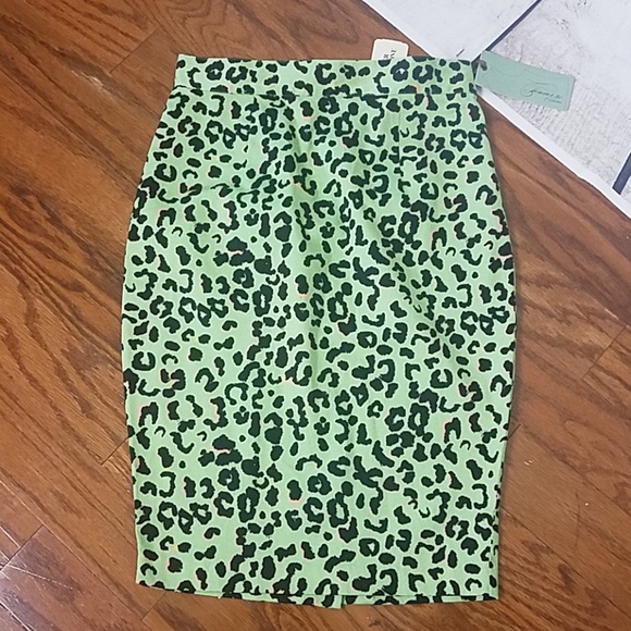 NWOT Forever 21 Knee Length Animal Print Skirt - Picture 3 of 8